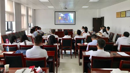 8月3日至4日，隧道公司全體黨支部應(yīng)集團(tuán)總公司黨委主題教育領(lǐng)導(dǎo)小組通知要求，利用周末兩天時(shí)間對(duì)黨章黨規(guī)、《習(xí)近平新時(shí)代中國特色社會(huì)主義思想學(xué)習(xí)綱要》、《中國共產(chǎn)黨黨員教育管理工作條例》、《主題教育應(yīng)知