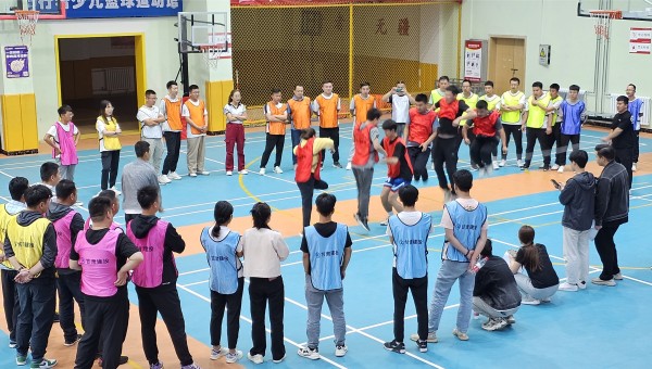 為進(jìn)一步豐富廣大職工文體生活，展現(xiàn)職工拼搏奮進(jìn)、昂揚(yáng)向上的精神風(fēng)貌，在國(guó)慶、中秋雙節(jié)來(lái)臨之際，交科公司一公司、三公司、路政公司黨支部紛紛組織開(kāi)展職工趣味運(yùn)動(dòng)會(huì)。交科公司一公司在和政縣舉辦“與國(guó)同慶筑夢(mèng)