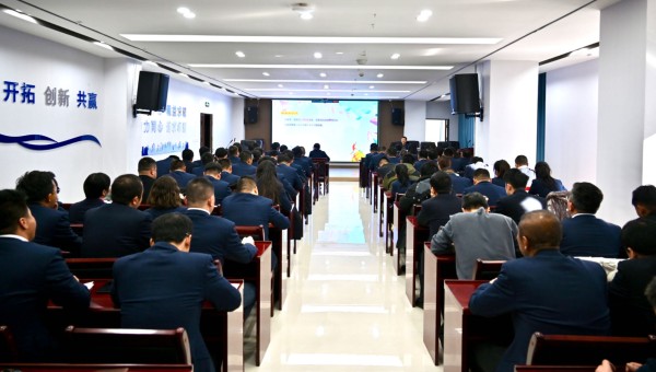 為進(jìn)一步強(qiáng)化國有企業(yè)思想政治工作，切實(shí)提升職工心理健康服務(wù)質(zhì)量和水平，引導(dǎo)廣大職工以健康的心態(tài)積極投身工作，助力和諧企業(yè)文化建設(shè)，近日，交科公司邀請心理咨詢師楊禮華為廣大干部職工開展了“壓力認(rèn)知與應(yīng)對