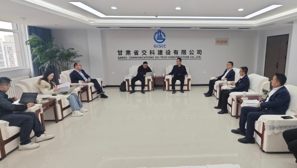 3月27日，順豐集團(tuán)一行到甘肅省交科建設(shè)有限公司考察調(diào)研，雙方就各自發(fā)展優(yōu)勢(shì)、未來(lái)合作領(lǐng)域與方向、促進(jìn)國(guó)企民企協(xié)同發(fā)展等方面進(jìn)行了深入座談交流。